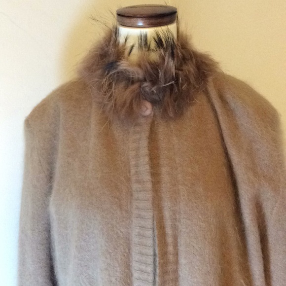 VINTAGE CONNIE A LEE ANGORA / FOX FUR SWEATER - Picture 8 of 8